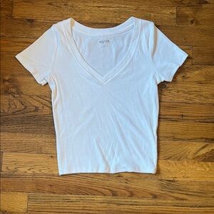 Hollister Women's Classic Cropped White V-Neck Tee